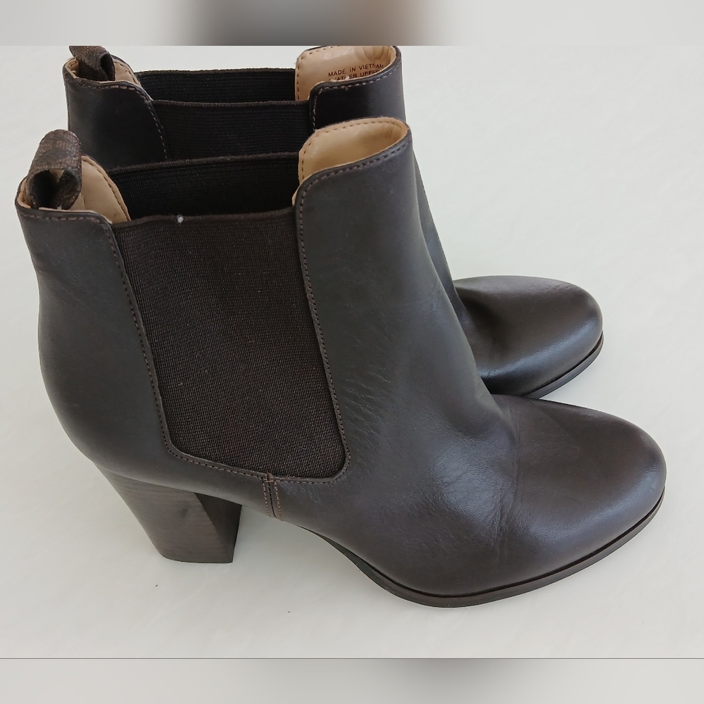 Michael Michael Kors LOTTIE Leather Chelsea Booties – Chocolate Brown – Size 8M
